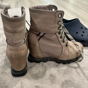 Sorel Joan of artic wedge lace up. Size 5.5 womens used